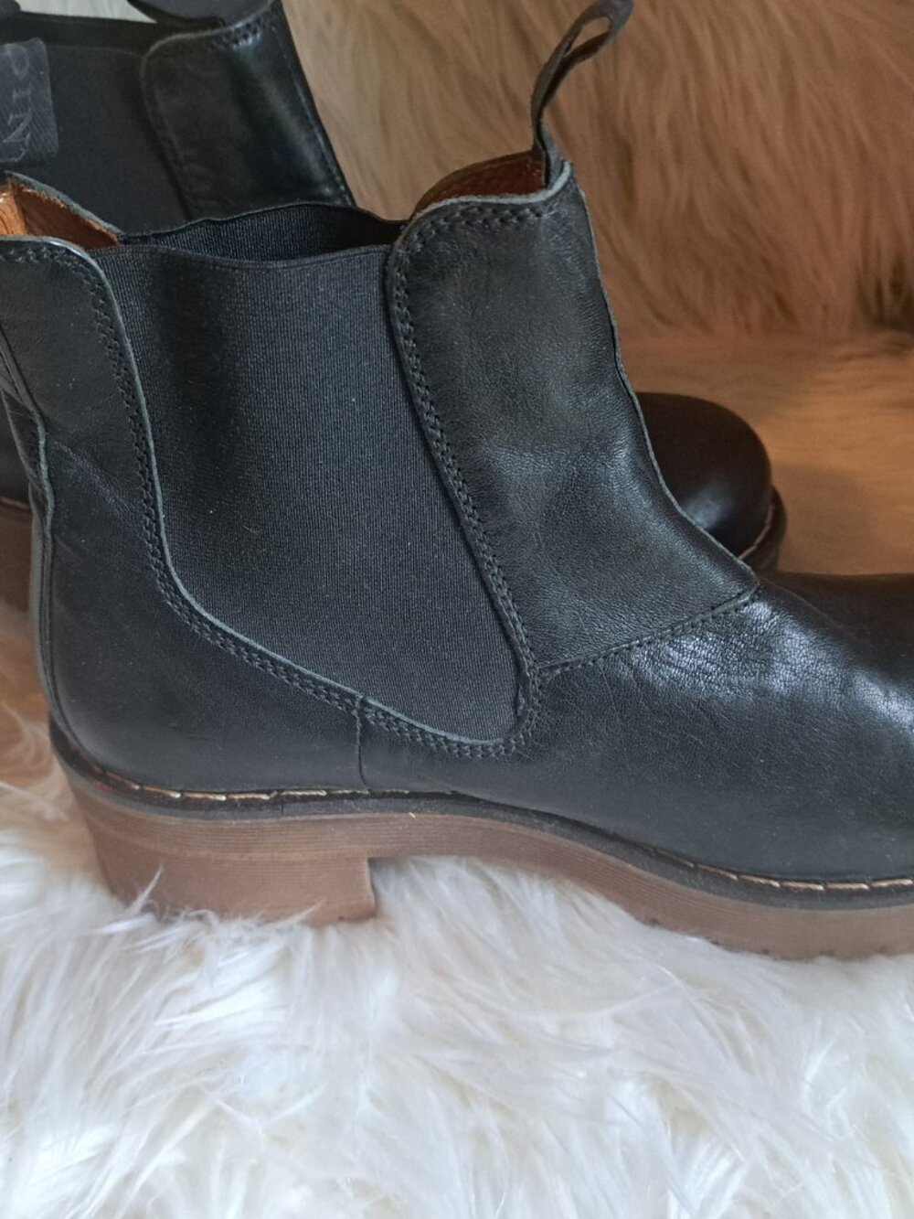 Boots - Picture 4 of 5